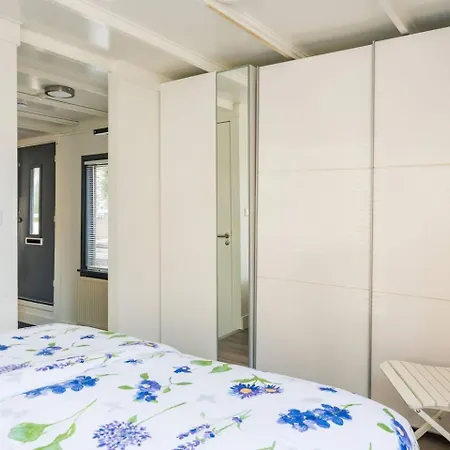 Luxury Houseboat-apartment Lady Jane Vakantiehuis