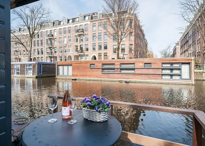 Hébergement de vacances Luxury Houseboat-apartment Lady Jane Amsterdam