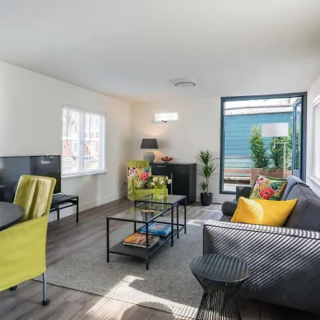 Luxury Houseboat-apartment Lady Jane Tatil Evi *